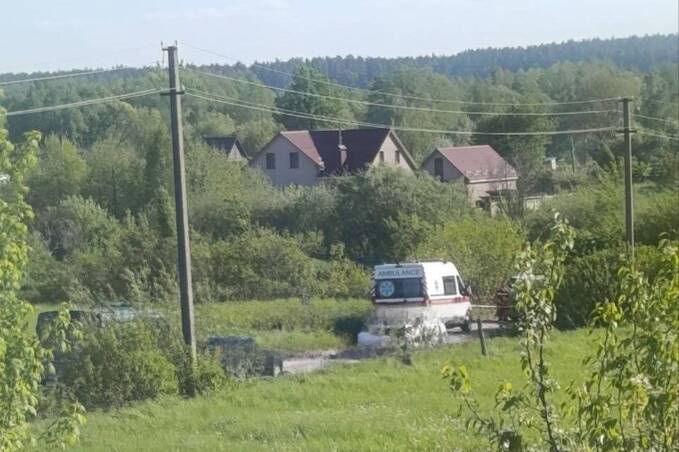 У Сальнику на узбіччі виявили тіло жінки з численними ножовими пораненнями 
