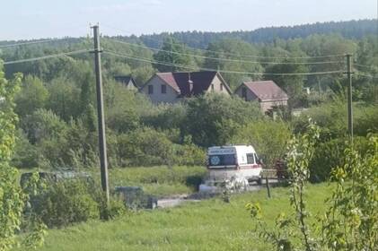 У Сальнику на узбіччі виявили тіло жінки з численними ножовими пораненнями 