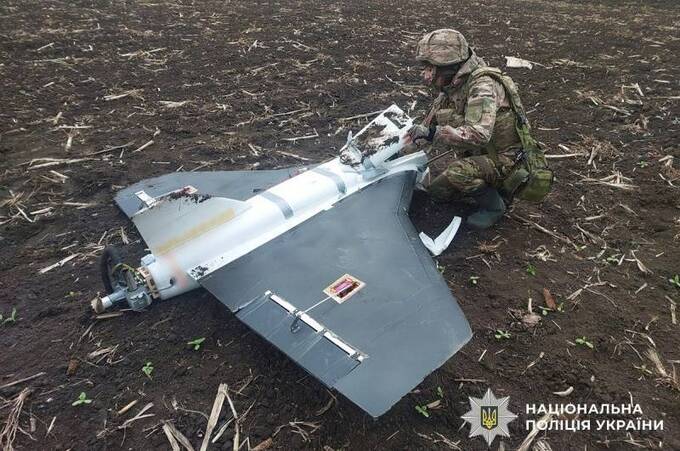 На Вінниччині вибухотехніки показали знешкодження бойових частин дронів (відео)