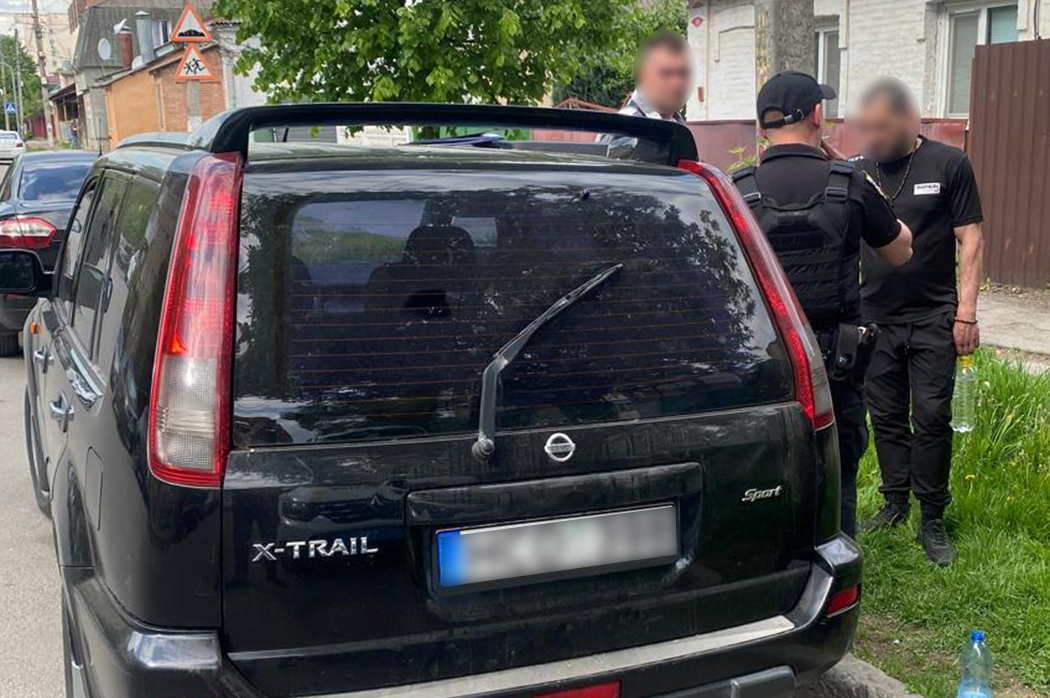На Вінниччині чоловік викрав позашляховик Nissan з гаражів