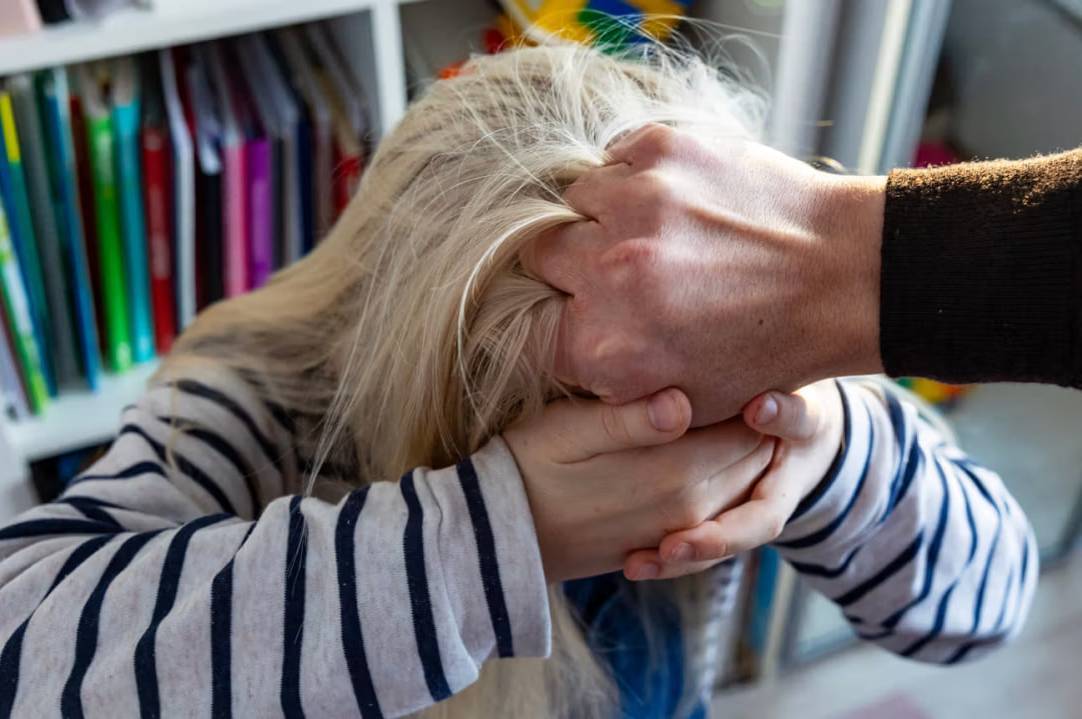 У Ямпільській громаді поліція затримала матір, яку підозрюють у травмуванні доньки