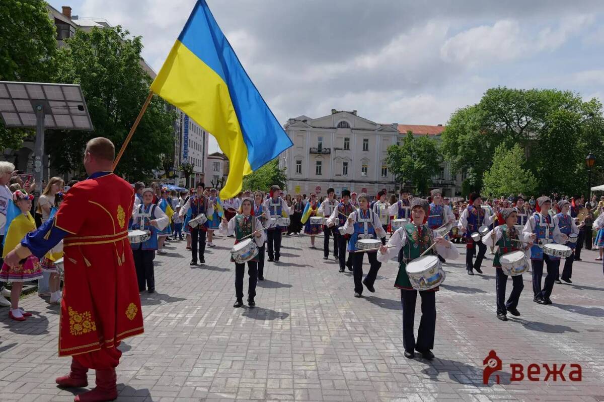 У центрі Вінниці просто неба відбулося масштабне свято вишиванки
