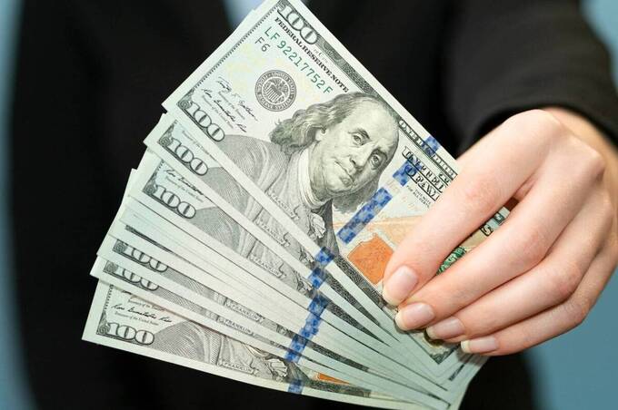 Курс валют на 24 травня: скільки коштують долар, євро та злотий