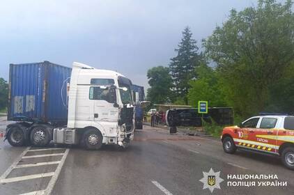 Водій MAN виїхав на зустрічну: подробиці зіткнення вантажівки та автобуса на Вінниччині