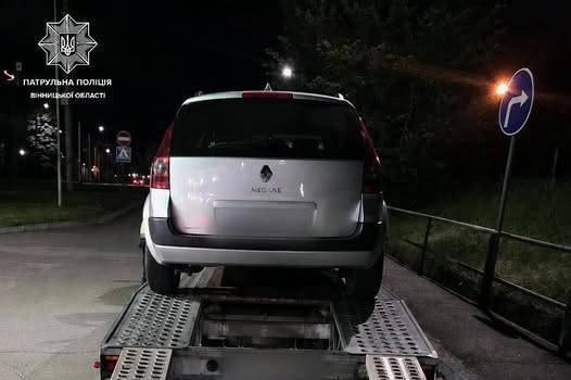 На Привокзальній патрульні зупинили п'яного порушника ПДР та евакуювали його авто