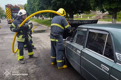 У Бершаді автомобіль спалахнув просто під час руху