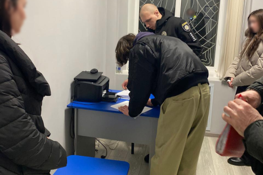Побили через зовнішність: суд виніс рішення у справі резонансної бійки в ТЦ Вінниці