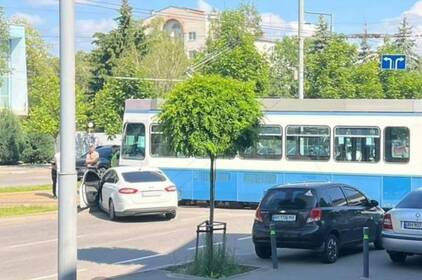 У Вінниці через ДТП тимчасово зупинили рух кількох трамвайних маршрутів