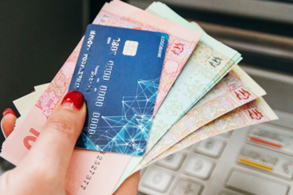 ПриватБанк, Ощадбанк і Monobank знизили ліміти на готівку: що змінилося