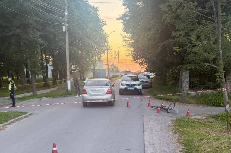 У Зарванцях дитина на велосипеді потрапила під колеса автомобіля
