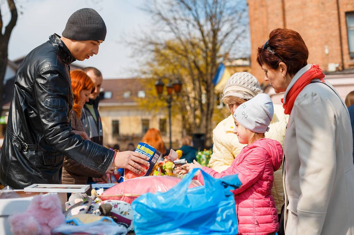 Діти передали свої вироби на аукціон, щоб допомогти своїм одноліткам з хворобами серця