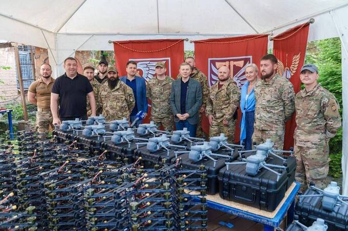 Півтисячі FPV-дронів та 25 квадрокоптерів Matrice 4T передав Міжрегіональний координаційний гуманітарний штаб для п’яти підрозділів