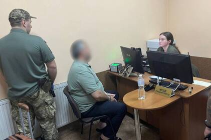 Хотів виїхати за документом Азербайджану: на Вінниччині чоловік пропонував хабар прикордонниці