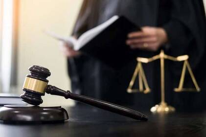 Виманив 7 тисяч доларів за «виїзд за кордон»: суд у Вінниці виніс вирок шахраю