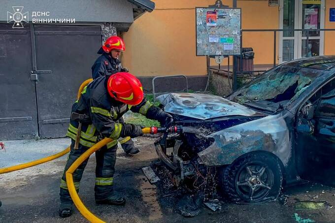 У Вінниці через розгерметизацію газової системи посеред вулиці спалахнуло авто
