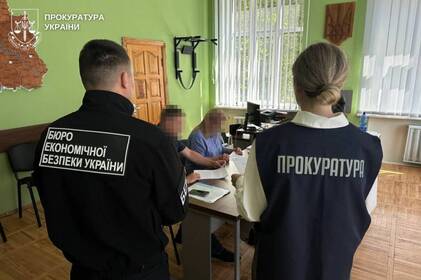 Посадовицю з Вінниччини підозрюють у завданні громаді збитків під час ремонту ліцею