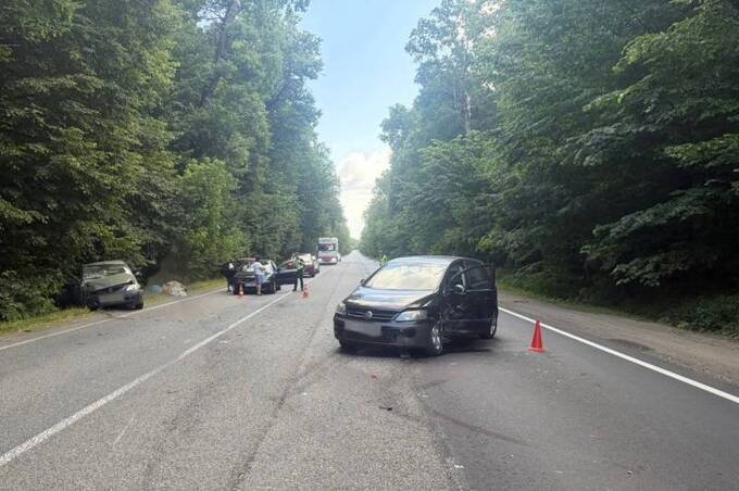 На Вінниччині сталася ДТП за участю Volkswagen і Renault: є троє постраждалих