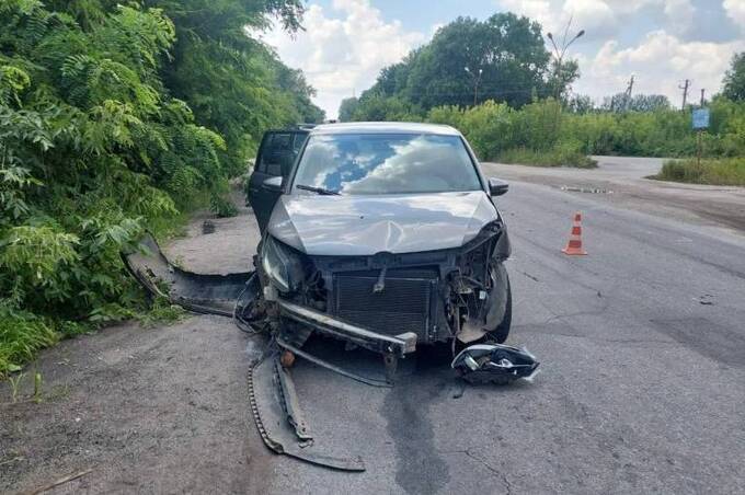 На Вінниччині після зіткнення двох Volkswagen автівка двічі перекинулася: є постраждалий