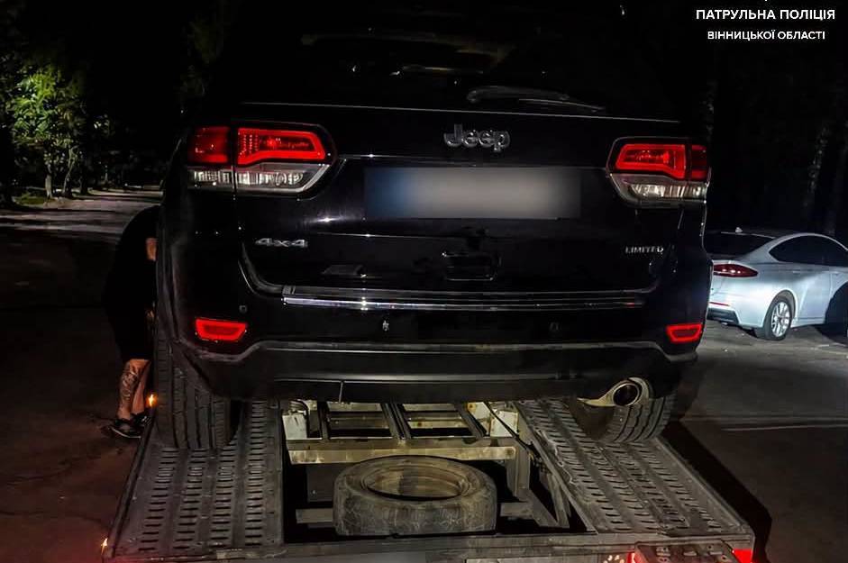 Порушив ПДР і відмовився від перевірки на алкоголь: у Вінниці зупинили водія Jeep