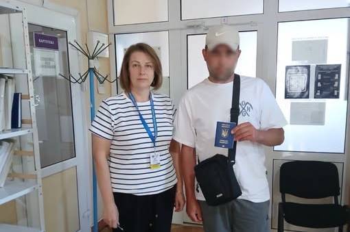 На Вінниччині захиснику України допомогли відновити документи після 4 років полону