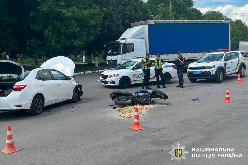 Поліція розслідує ДТП у Калинівці, в якій травмувався мотоцикліст