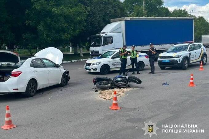 Поліція розслідує ДТП у Калинівці, в якій травмувався мотоцикліст