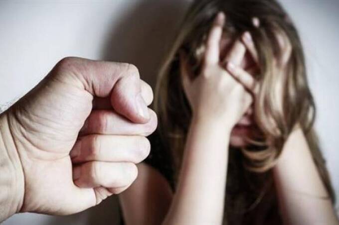 Чоловік сяде на 9 років за ґвалтування 14-річної падчерки