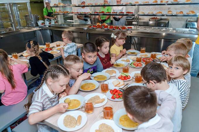 Вінницькі школи запрошують на роботу кухарів і кухонних працівників