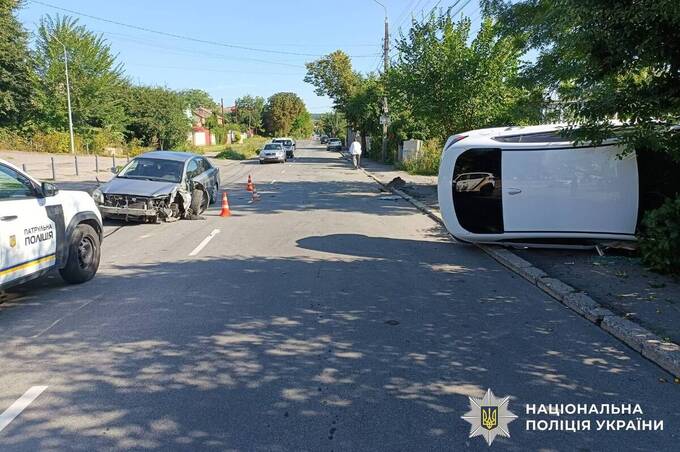 На вулиці Івана Богуна у Вінниці зіткнулися два легковики