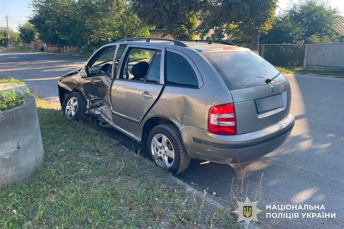 У Гайсині після зіткнення двох авто до лікарні потрапили двоє малолітніх дітей