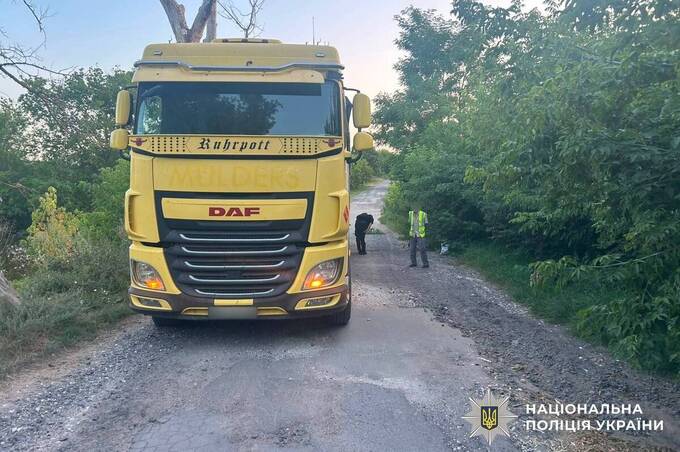 У Тульчинському районі вантажівка наїхала на літню велосипедистку: жінка в лікарні