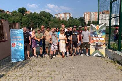 У Вінниці ветерани стали на SUP-дошки: як водний спорт допомагає під час реабілітації