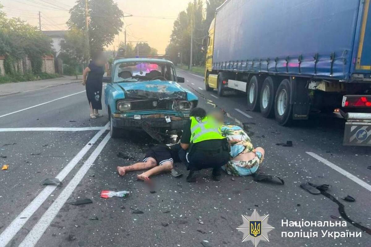 У Вінниці на Київській сталася серйозна ДТП: тяжко травмувався 18-річний водій скутера