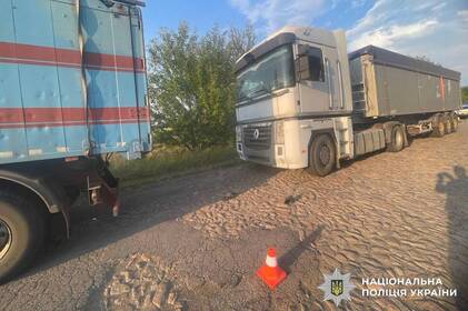 На Вінниччині 19-річний водій загинув між двома вантажівками