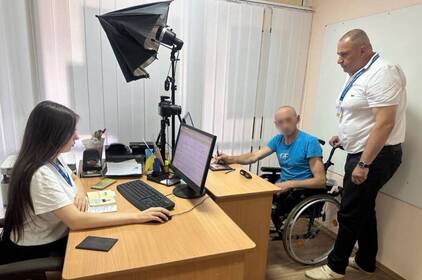 Працівники міграційної служби виїжджають до поранених захисників для оформлення паспортів