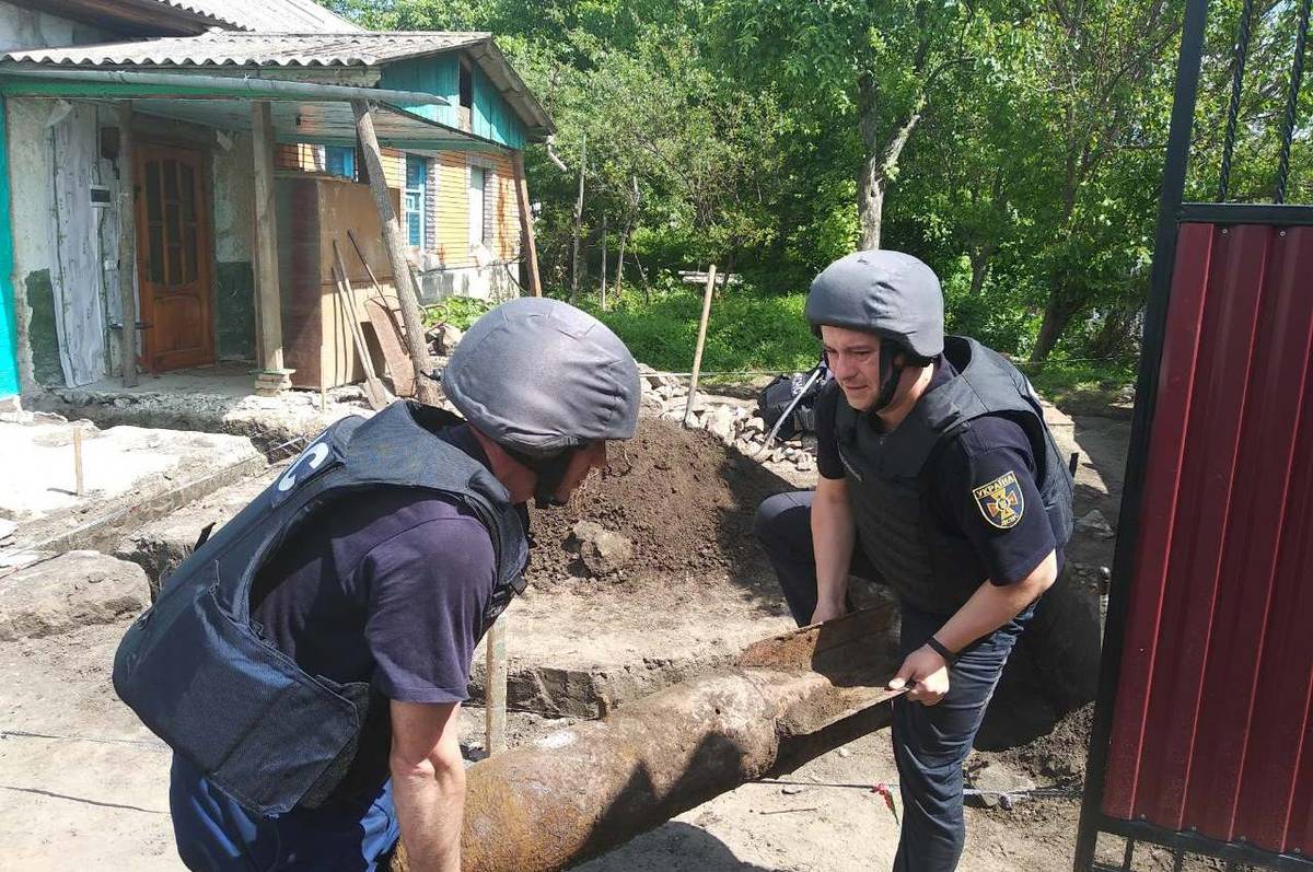 В Бершадському районі на подвір'ї будинку виявили авіабомбу