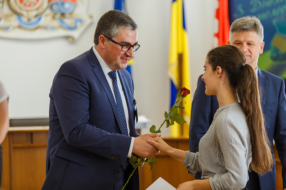 До Дня молоді у міській раді привітали молодих вінничан