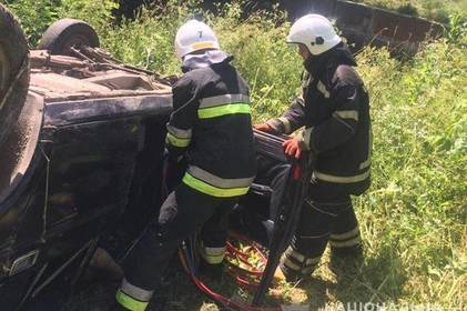В Літинському районі перекинулась автівка. Водій загинув