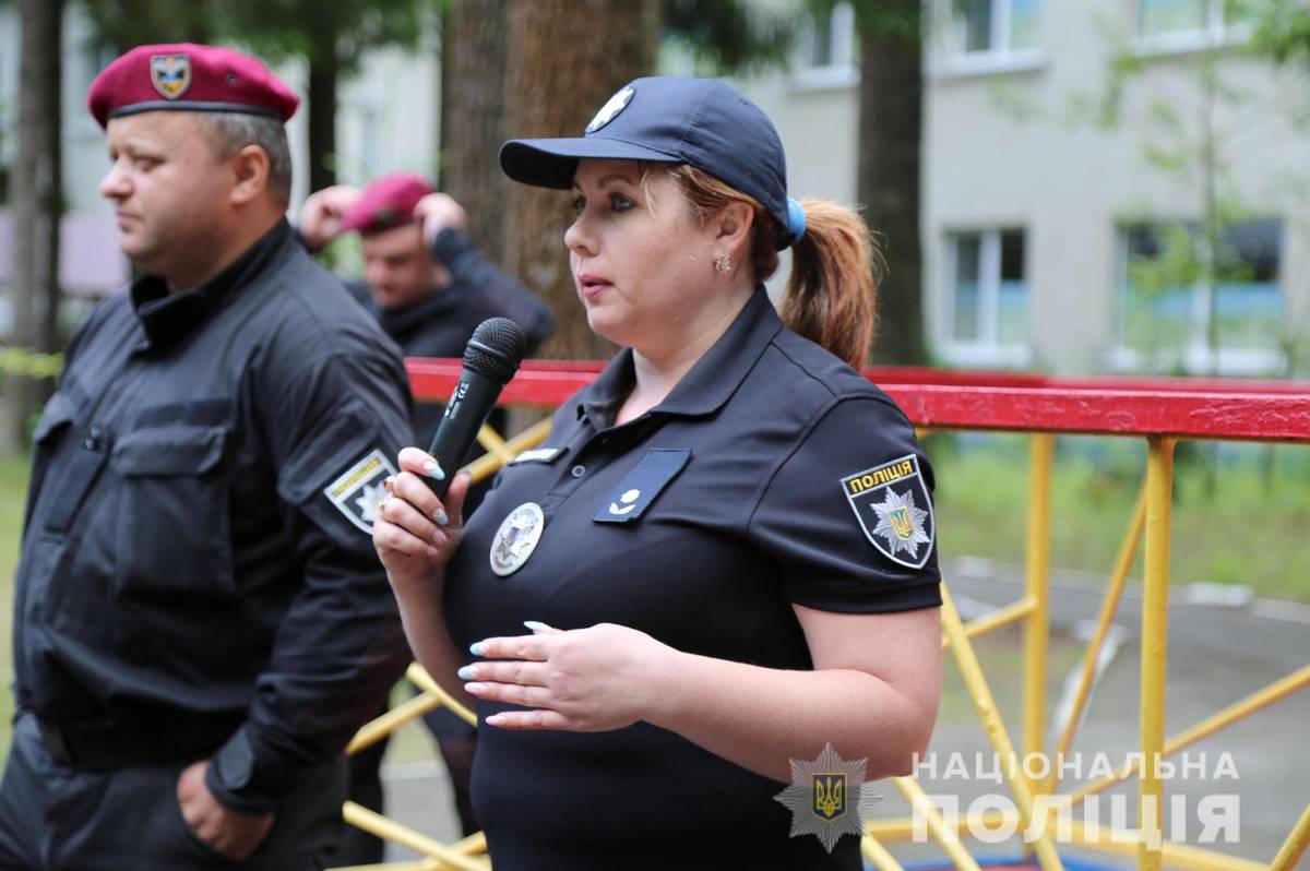 Поліцейські влаштували  урок безпеки для діток, які відпочивають в таборі Рябчинської