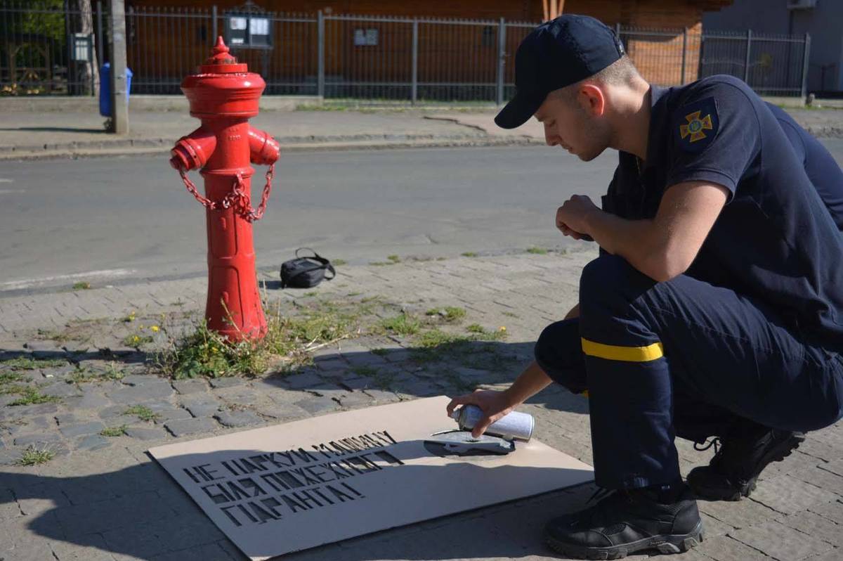 Рятувальники влаштують флешмоб, спрямований на очищення пожежних гідрантів від припаркованих авто
