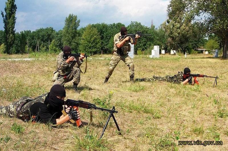 Территория оборона. Лагерь подготовки боевиков в лесу. Центр подготовки боевиков. Территориальная оборона Днепропетровской области. Боевики теробороны Украины.