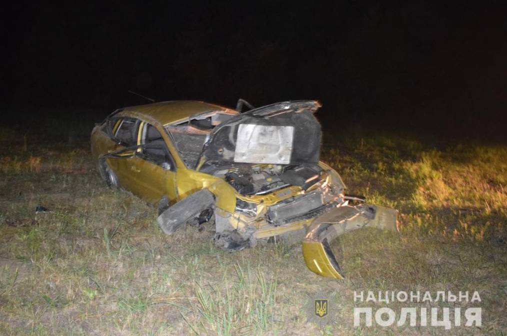 Поліція встановлює обставини автопригоди, в якій загинули двоє чоловіків
