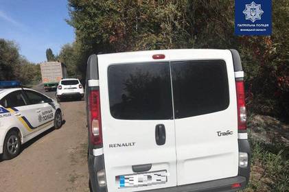 П'яний керманич "буса" тікав від поліцейських по зустрічній смузі