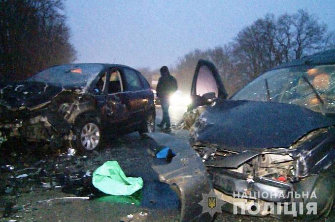 Потрійна ДТП у Вінницькому районі: одна людина загинула