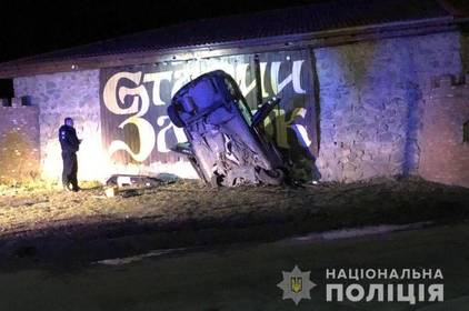 Поблизу Агрономічного автомобіль врізався в паркан, водій загинув