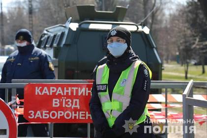 Поліцейські несуть службу на контрольно-пропускних та карантинних постах області 