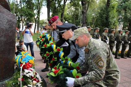 На Вінниччині вшанували пам'ять правоохоронців, які загинули при виконанні службових обов'язків