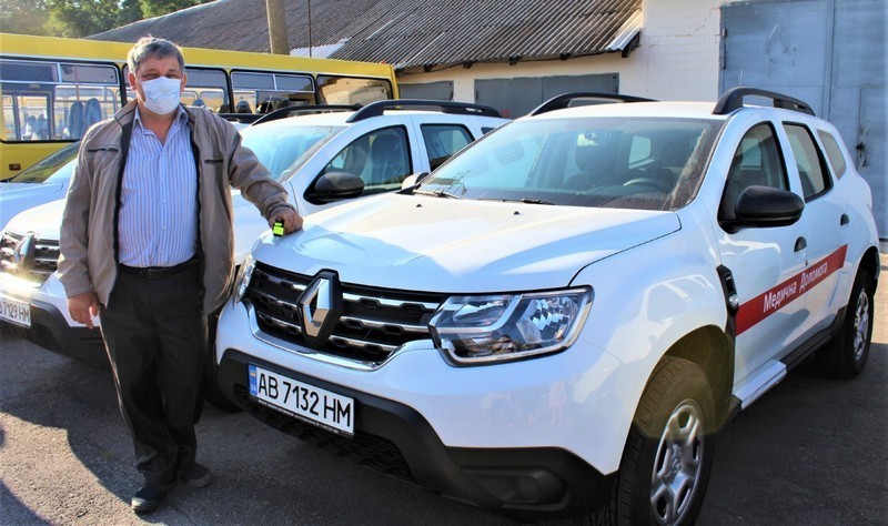 Ще 17 нових автомобілів Renault Duster отримали сільські амбулаторії Вінниччини