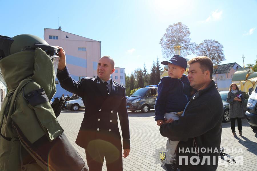 Вінницькі правоохоронці здійснили мрію Іванка Бедрія, який бореться з важкою хворобою і хоче стати поліцейським 