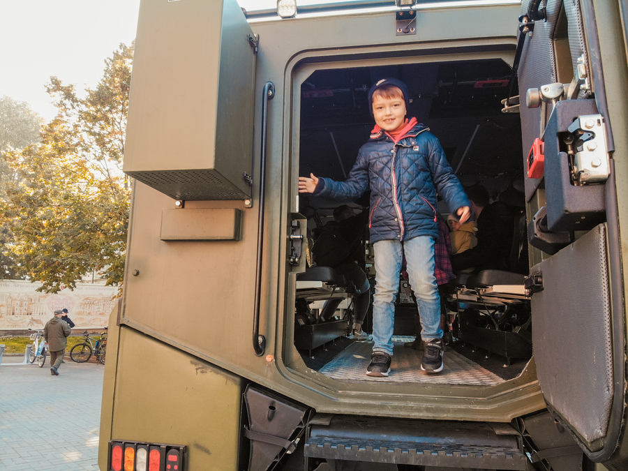 На Європейській площі відбулась виставка військової техніки